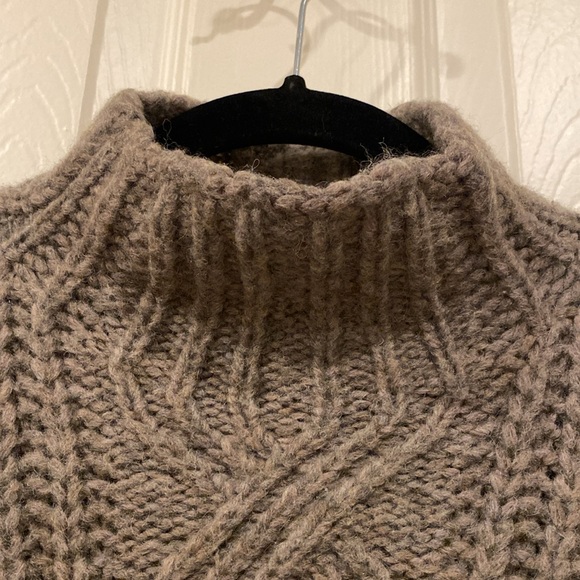 Cozy mock turtleneck sweater by aerie size XS, Soft brown color - Picture 5 of 9